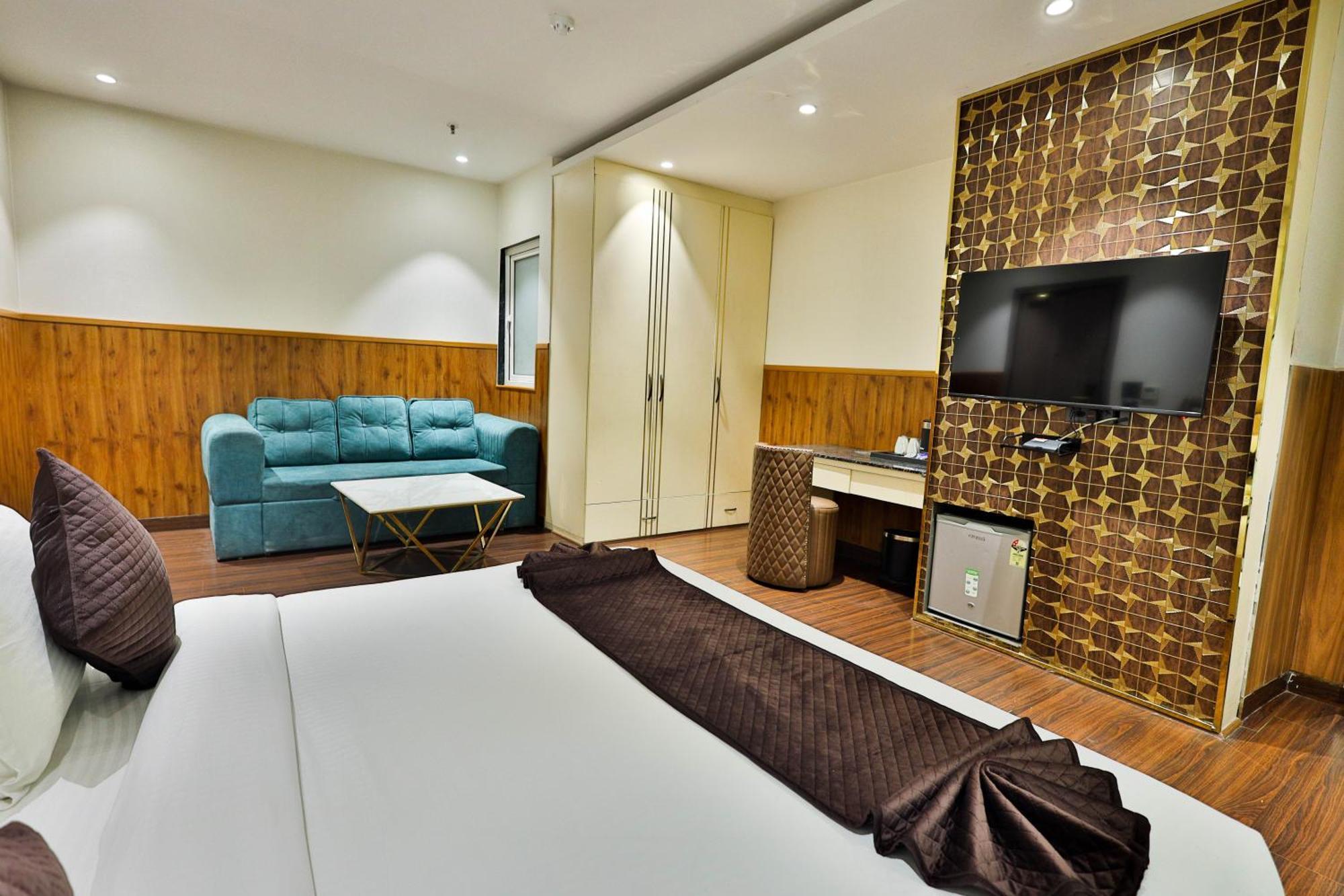 Clay Inn Hotels, Paschim Vihar Deli Exterior foto