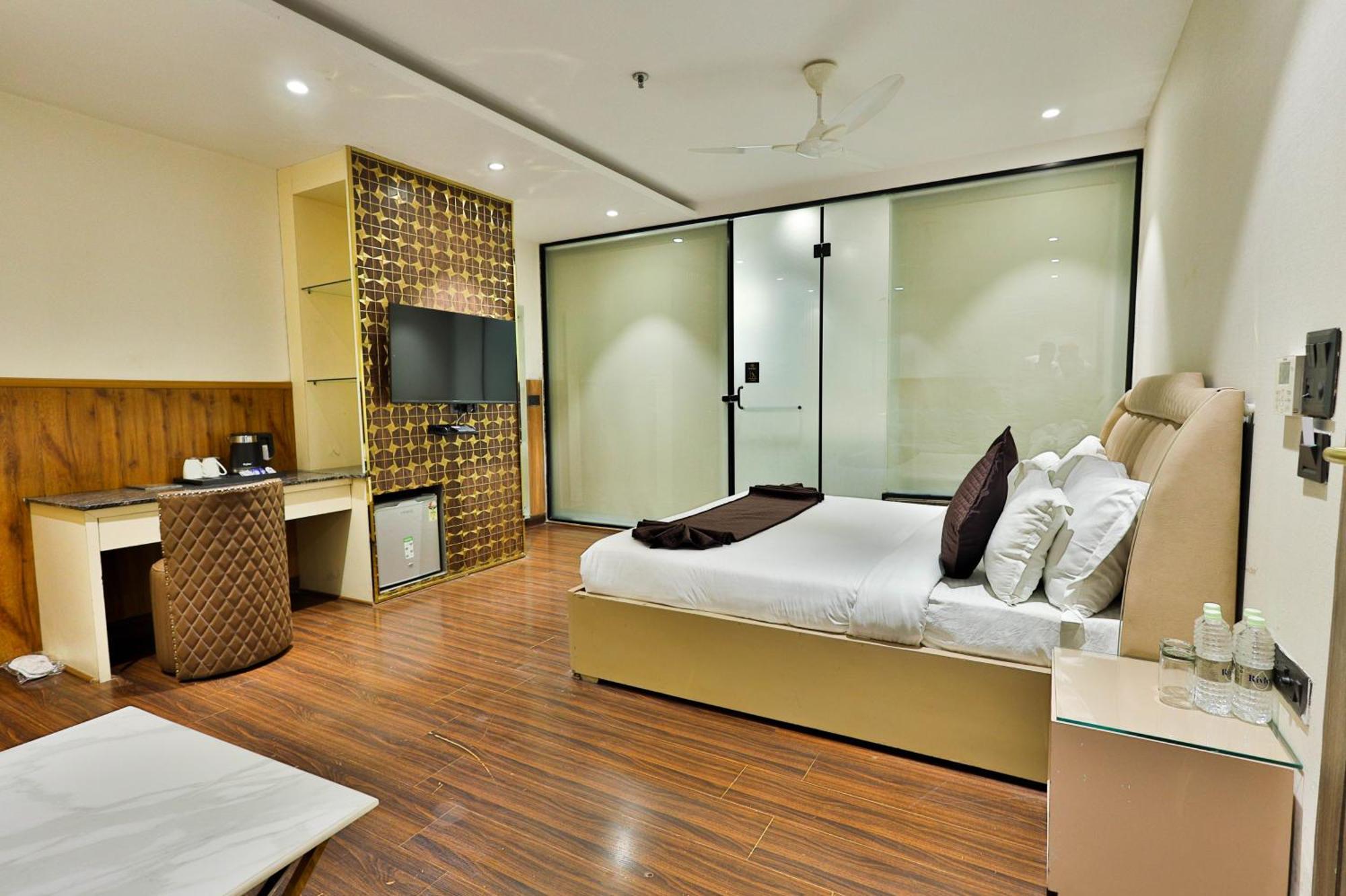 Clay Inn Hotels, Paschim Vihar Deli Exterior foto