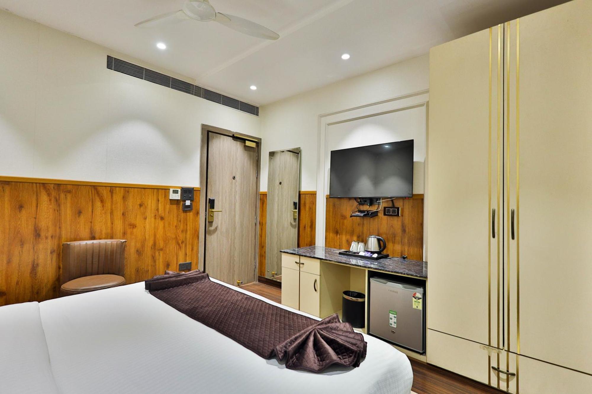 Clay Inn Hotels, Paschim Vihar Deli Exterior foto
