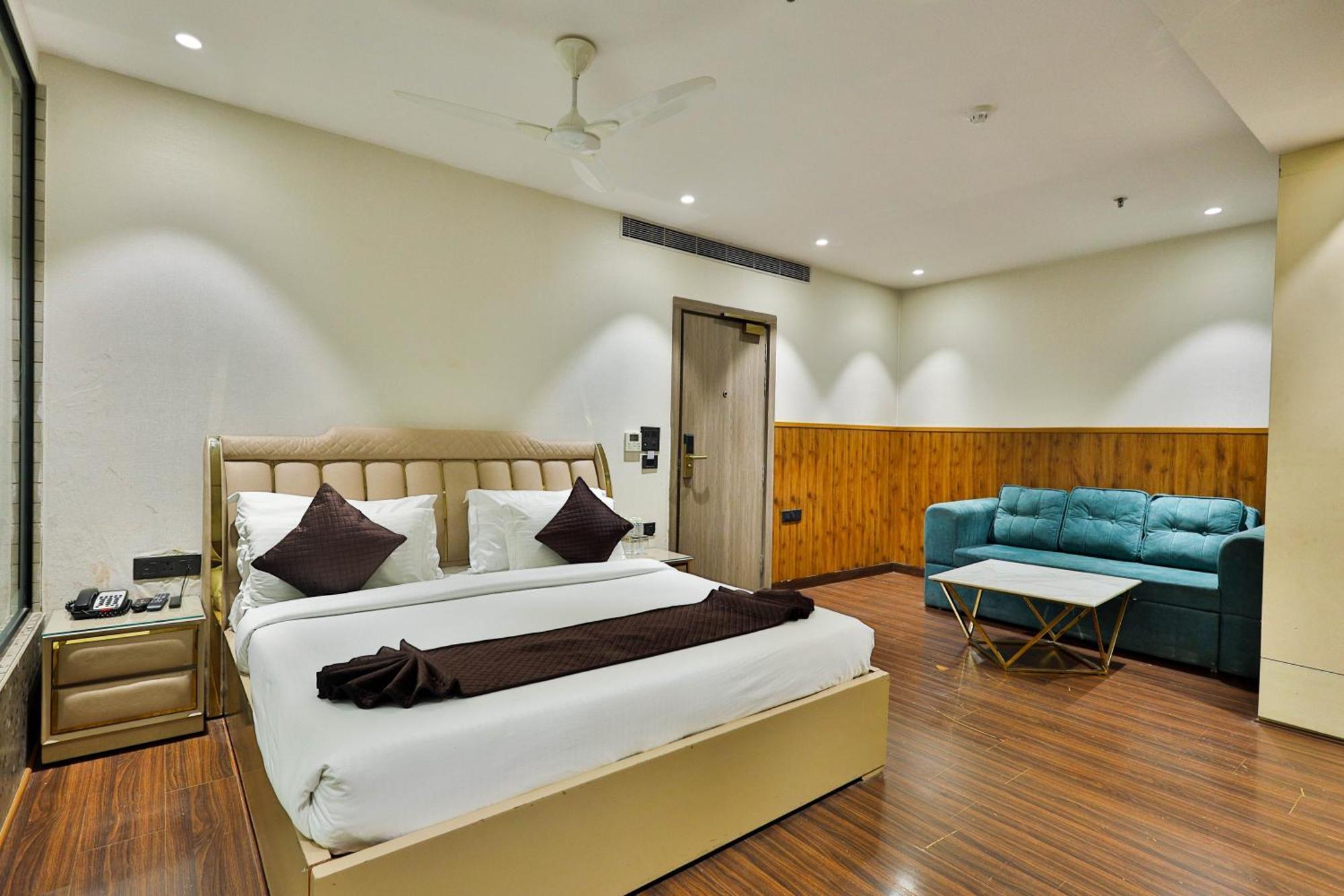 Clay Inn Hotels, Paschim Vihar Deli Exterior foto